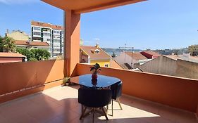 Relax In Lisbon For 4 People With Terrace And Parking