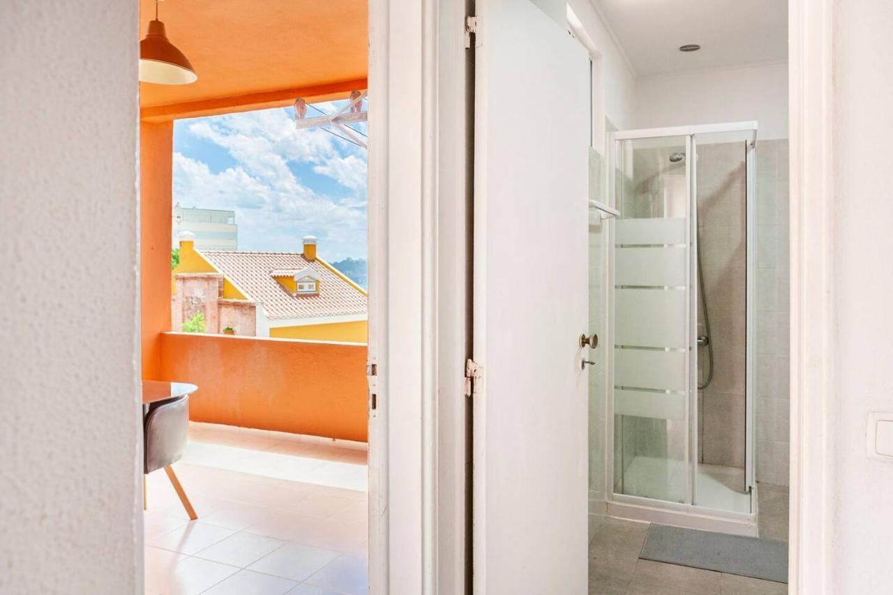 Relax In Lisbon For 4 People With Terrace And Parking Apartment Exterior photo