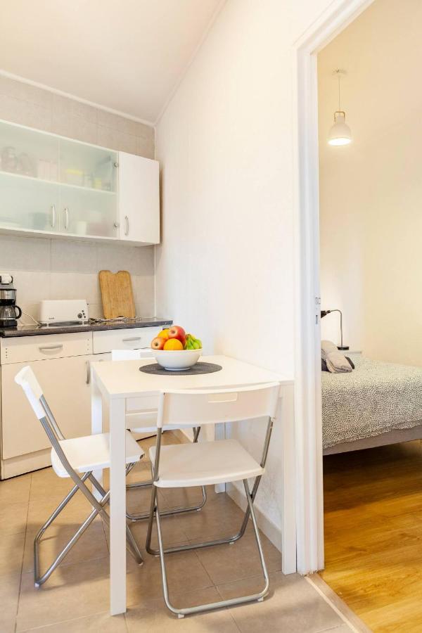 Relax In Lisbon For 4 People With Terrace And Parking Apartment Exterior photo