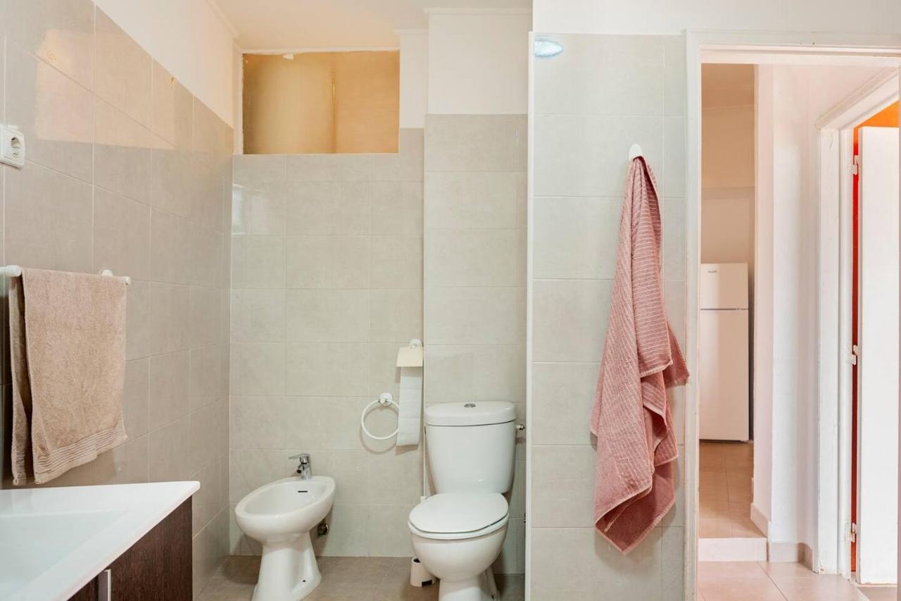 Relax In Lisbon For 4 People With Terrace And Parking Apartment Exterior photo