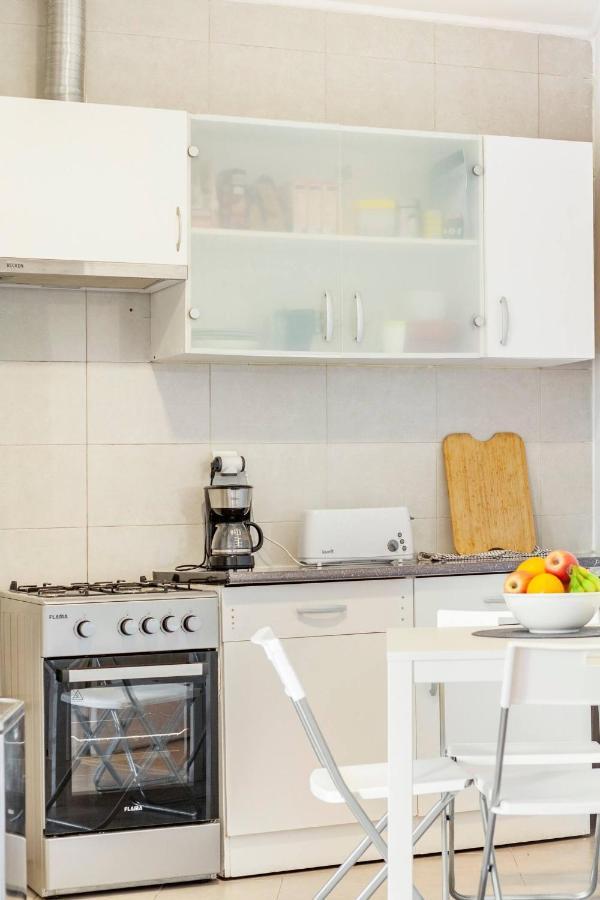 Relax In Lisbon For 4 People With Terrace And Parking Apartment Exterior photo